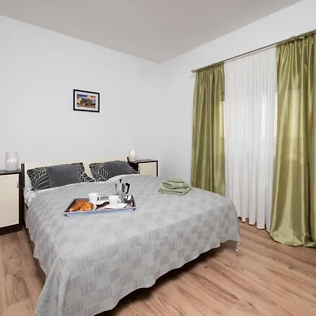 Gorgeous In Apartment Pula